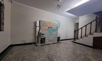 Casa com 3 quartos para alugar na Vila Galvão, Guarulhos 