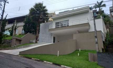 Venda ou Locação de Sobrado no Jardim Imperial Hills III - Arujá, SP