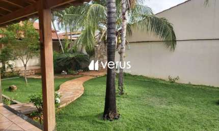 Casa à venda, 4 quartos, 1 suíte, 2 vagas, Vigilato Pereira - Uberlândia/MG