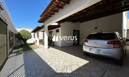 Casa à venda, 3 quartos, 1 suíte, Santa Mônica - Uberlândia/MG