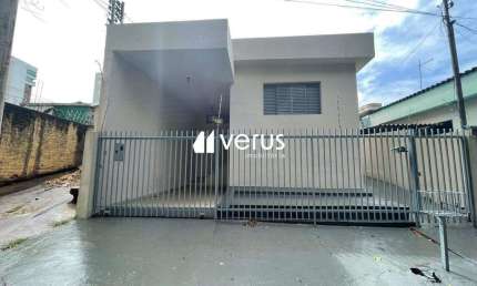 Casa à venda, 3 quartos, 1 vaga, Saraiva - Uberlândia/MG
