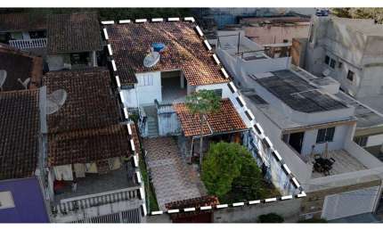 Casa a venda com 2 quartos(dormitórios), sendo 1 suite, rua sem saída, bairro calma, mas próximo ao centro comercial, entre outras facilidades