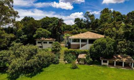 Chácara / Sítio com 3 quartos, sendo 3 suítes, sala ampla, cozinha planejada, no Medeiros em Jundiaí.