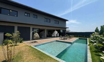 Sobrado com 3 suítes à venda/locação, 250 m² por R$ 2.700.000 / R$13.000- Vila Cordenonsi - Americana/SP