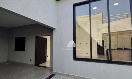 Casa dos Sonhos à Venda no Parque Universitário: Estilo, Espaço e Energia Solar