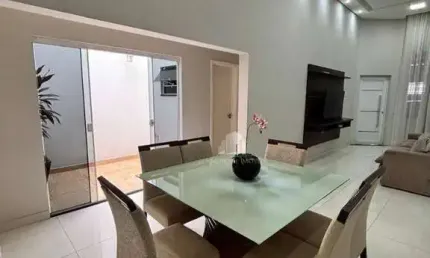 Oportunidade no Boer – Casa com 2 Quartos, Planejados e Pé Direito Alto