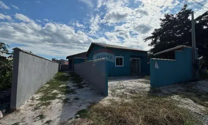 Casa à Venda em Condomínio Fechado – 2 Quartos, Área Gourmet e Quintal em Unamar, Cabo Frio