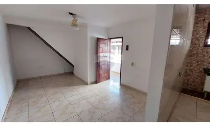 Casa de condomínio com 04 quartos . Ville Blanch. Cabo Frio