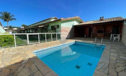 Casa de Condomínio com dois dormitórios e piscina à venda no Peró, Cabo Frio