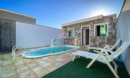 Casa com 4 quartos sendo 3 Suítes, Piscina e Energia Solar no Jardim Peró