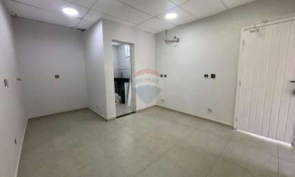 Sala comercial para alugar na Rua Omar Fontoura, 11, Braga, Cabo Frio