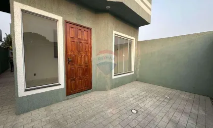 CASA DE DOIS QUARTOS ,UMA SUITE  E VAGA NA GARAGEM PARA UM CARRO
