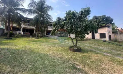 VENDE CASA COM 3 QUARTOS UMA SUITE E UMA AREA EXTERNA BEM GRANDE NAS MARGENS DA RODOVIA MARCIO CORREA