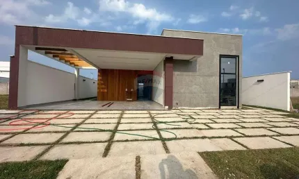CASA DE ALTO PADÃO NO CONDOMINIO VIVERDE 1 , COM TRES QUARTOS E UMA SUITE E UM BANHEIRO CANADENSE E PLACA SOLAR.