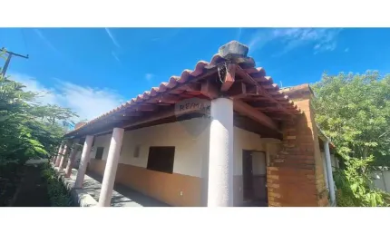 Descubra Sua Casa dos Sonhos no Centro de Unamar, Cabo Frio, RJ.