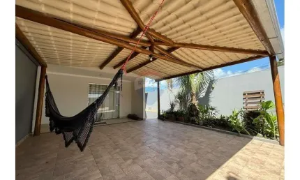 Aluguel: casa com piscina, 3 quartos e localização privilegiada – porto seguro