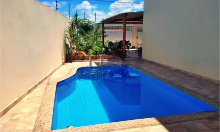 Aluguel: casa com piscina, 3 quartos e localização privilegiada – porto seguro