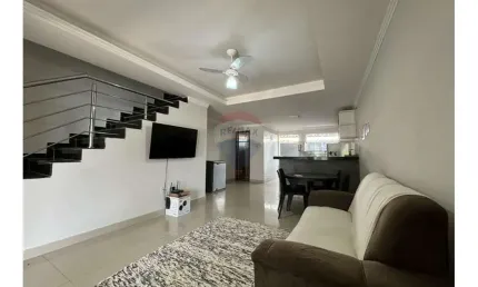 Casa espaçosa com piscina, 3 quartos e armários planejados no alto taperapuan