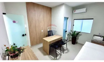 Espaço comercial moderno no centro de porto seguro — ideal para profissionais da saúde