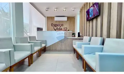 Espaço comercial moderno no centro de porto seguro — ideal para profissionais da saúde