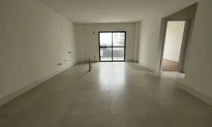 Apartamento com 2 dormitórios sendo 1 suíte e 2 vagas de garagem na Vila Operária em Itajaí