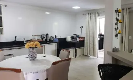 Lindo sobrado espaçoso aprox. 550m da Praia com 4 quartos e 5 vagas de garagens em Penha/SC.