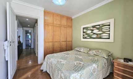 Apartamento frente mar mobiliado com 2 suítes e 2 vagas de garagem em Balneário Camboriú