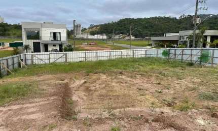 Terreno em condomínio fechado com 731,09 m2 em Camboriú