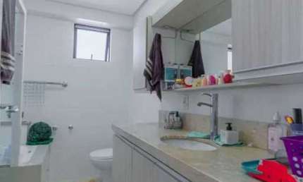 Apartamento com 3 suítes e 2 vagas de garagem no Centro de Balneário Camboriú