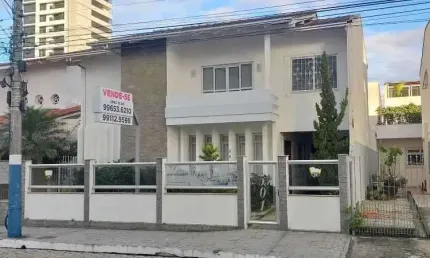Casa Configurada para Escritório com 2 quartos e sendo 1 suíte e 1 vaga no Centro de Balneário Camb.