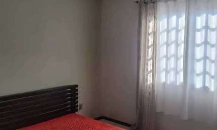 Casa com 3 dormitórios e vaga para 4 veículos, aprox. 200m da Praia Grande em Penha/SC.