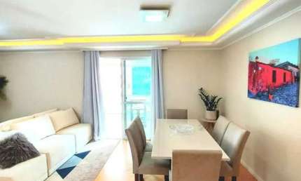 Apartamento com 3 dormitórios sendo 1 suíte e 2 vagas no Centro de Balneário Camboriú