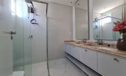 Apartamento Novo  à 350 metros do mar com 3 Suítes e 2 vagas de garagem no Centro de Itapema