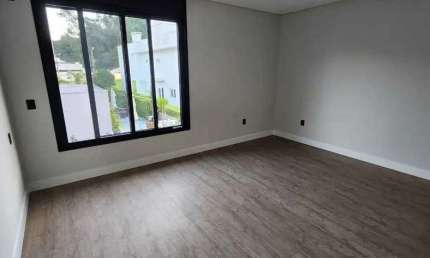 Casa em condomínio com 5 dormitórios sendo 3 suítes + 2 demi e 6 vagas na Praia Brava em Itajaí
