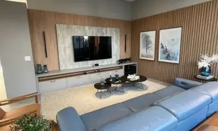 Casa finamente decorada e mobiliada em condomínio fechado com 4 suítes na Av. dos Estados