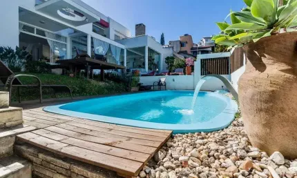 Casa com 8 quartos à venda na Agronômica, Florianópolis 
