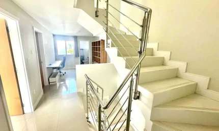 Casa Triplex com 3 suítes e 2 vagas de garagem na Praia dos Amores em Itajaí