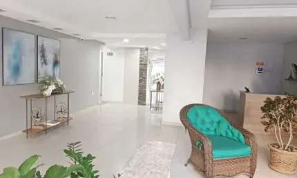 Kitnet mobiliada com 1 dormitórios e 1 vaga de garagem no centro de Balneário Camboriú