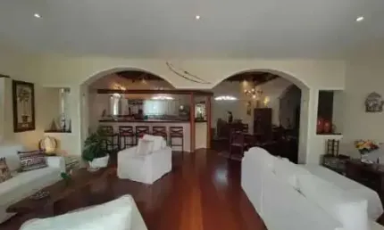 Casa Frente Mar com 4 suítes e 5 vagas de garagem no Centro em Santa Cruz Cabralia BA