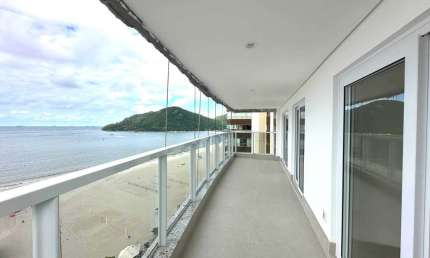 Apartamento frente mar com 4 suítes e 1 vaga de garagem no Centro de Balneário Camboriú