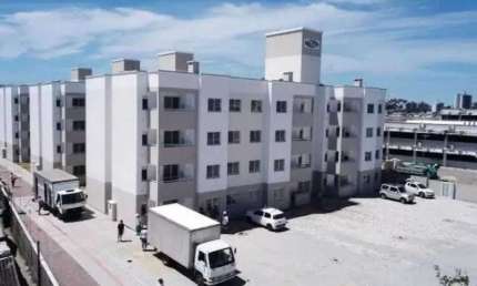 Apartamento com 2 dormitórios e 1 vaga de garagem no bairro Balneário do Estreito em Florianópolis
