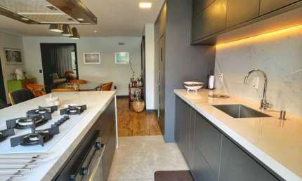 Apartamento Garden com 3 suítes 50 metros do mar em Balneário Camboriú