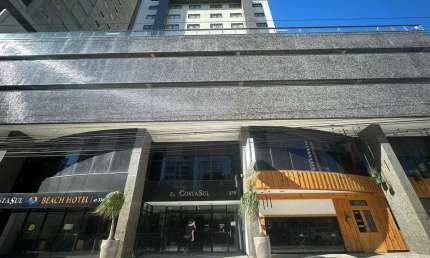 Apartamento mobiliado com 2 dormitórios sendo 1 suíte e 1 vaga no Centro em Balneário Camboriú