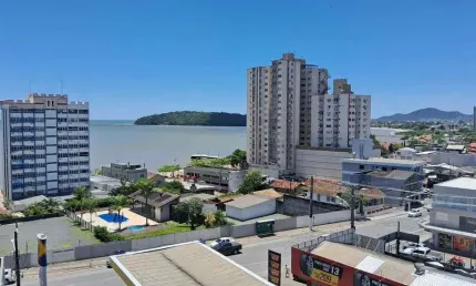 Apartamento com 2 suítes e 1 vaga de garagem no centro de  balneário piçarras a 100 m do mar
