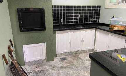 Casa imperdível com 3 dormitórios sendo 1 suíte e 2 vagas de garagem no Bairro Cordeiros em Itajaí