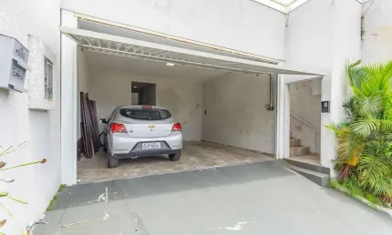 Casa com 4 dormitórios sendo 2 suítes e 2 vagas de garagem no Bairro Nações em Balneário Camboriú