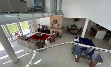 Casa Alto Padrão com 5 dormitórios sendo 4 suítes e 3 vagas no Centro de Garopaba/SC