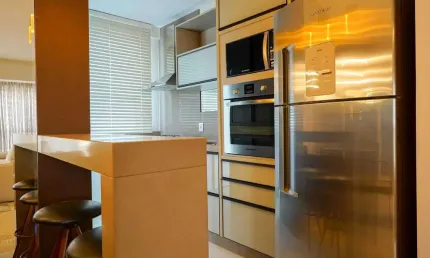 Apartamento alto padrão com 2 Suítes e 2 demi-Suítes 1 vaga de garagem no Bairro Armação Itapocoroy