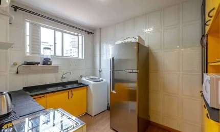 Apartamento com 1 dormitório, 1 vaga de garagem no Centro de Balneário Camboriú