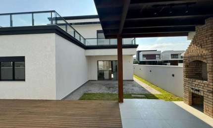 Casa em condomínio com 4 dormitórios e 4 vagas de garagem em Camboriú